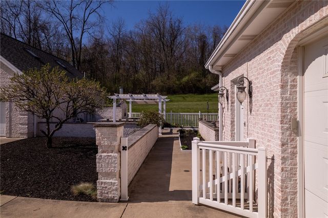 104 Angerer Rd, Cecil, PA 15317