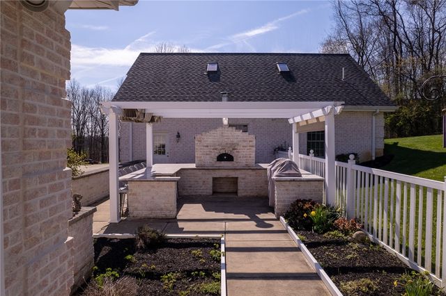 104 Angerer Rd, Cecil, PA 15317