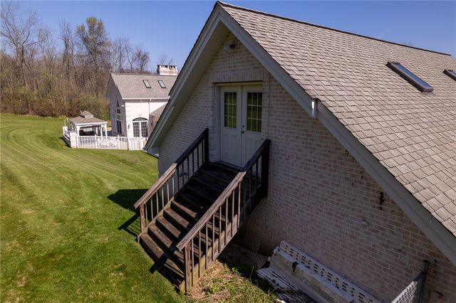 104 Angerer Rd, Cecil, PA 15317