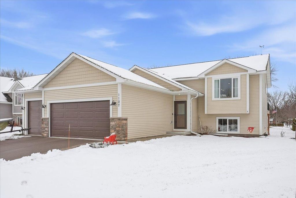 1107 Rich River Way, New Richmond, WI 54017