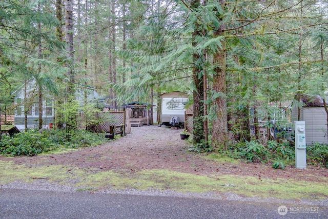 61 Christmas Tree Circle, Deming, WA 98244