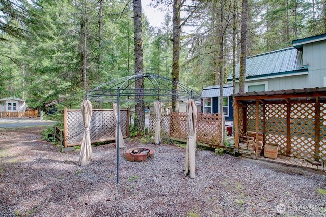 61 Christmas Tree Circle, Deming, WA 98244