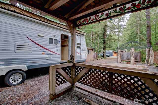 61 Christmas Tree Circle, Deming, WA 98244