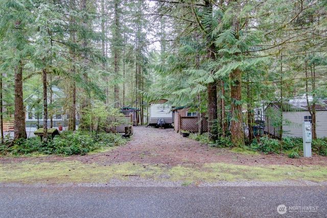 61 Christmas Tree Circle, Deming, WA 98244