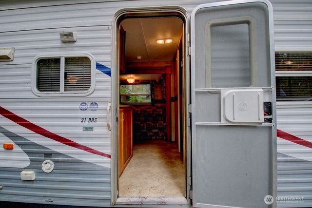 61 Christmas Tree Circle, Deming, WA 98244