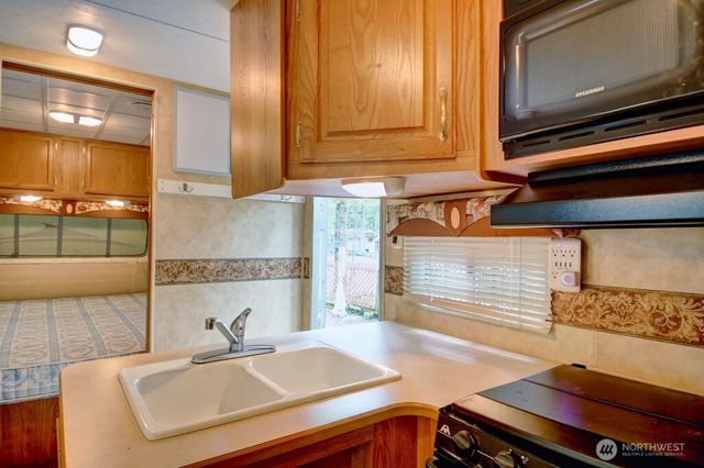 61 Christmas Tree Circle, Deming, WA 98244