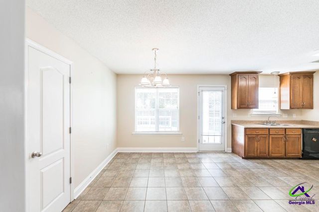 203 Weatherwood Road, Kathleen, GA 31047