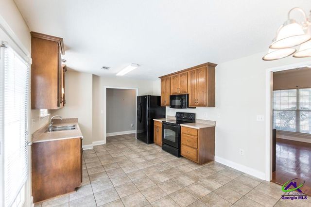 203 Weatherwood Road, Kathleen, GA 31047