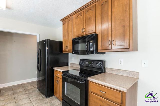 203 Weatherwood Road, Kathleen, GA 31047