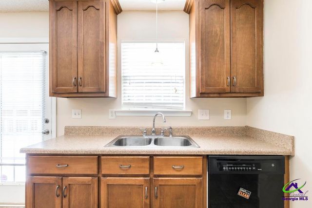 203 Weatherwood Road, Kathleen, GA 31047