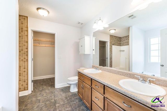 203 Weatherwood Road, Kathleen, GA 31047