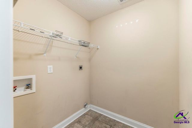 203 Weatherwood Road, Kathleen, GA 31047