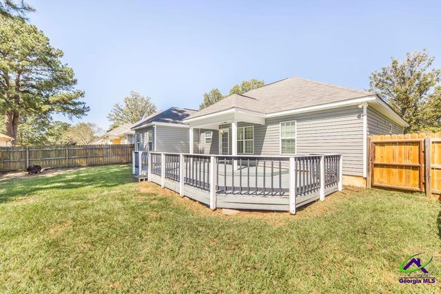 203 Weatherwood Road, Kathleen, GA 31047