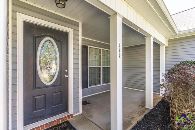 203 Weatherwood Road, Kathleen, GA 31047