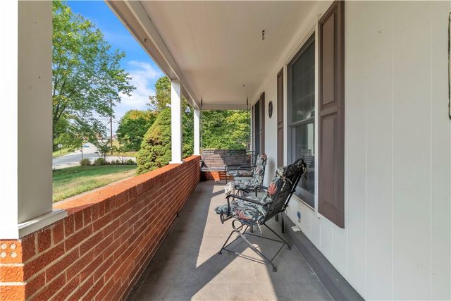 5100 W Harbison Rd, Robinson Twp, PA 15205