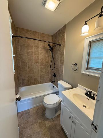 2220 N LAKELAND DR, Columbia, MO 65202
