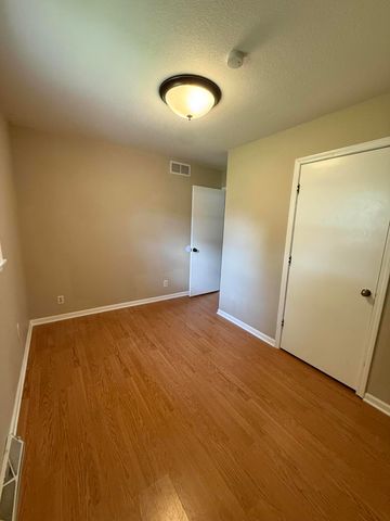 2220 N LAKELAND DR, Columbia, MO 65202