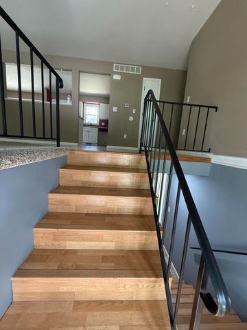 2220 N LAKELAND DR, Columbia, MO 65202