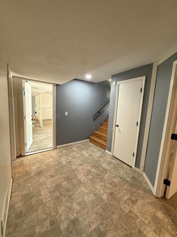 2220 N LAKELAND DR, Columbia, MO 65202