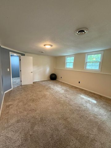 2220 N LAKELAND DR, Columbia, MO 65202