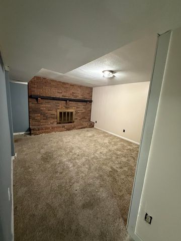 2220 N LAKELAND DR, Columbia, MO 65202