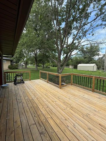 2220 N LAKELAND DR, Columbia, MO 65202