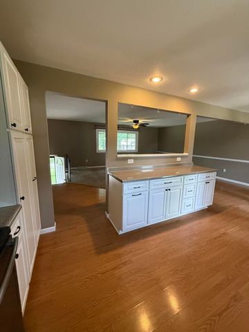 2220 N LAKELAND DR, Columbia, MO 65202