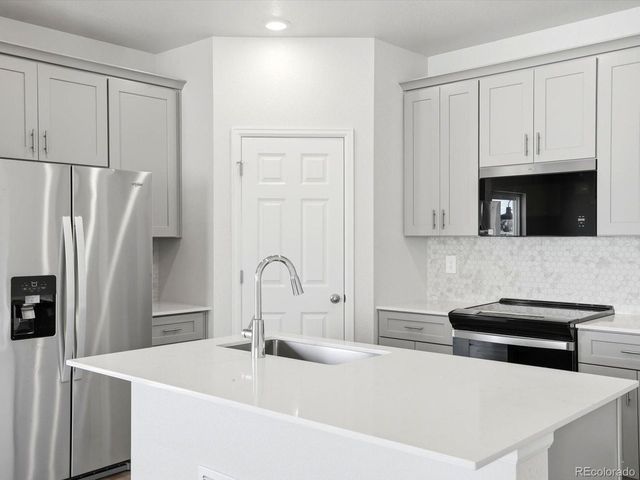 2213 E 164th Ave, Thornton, CO 80602
