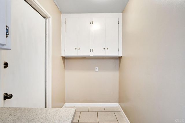 1908 N Waukena Way, Hanford, CA 93230