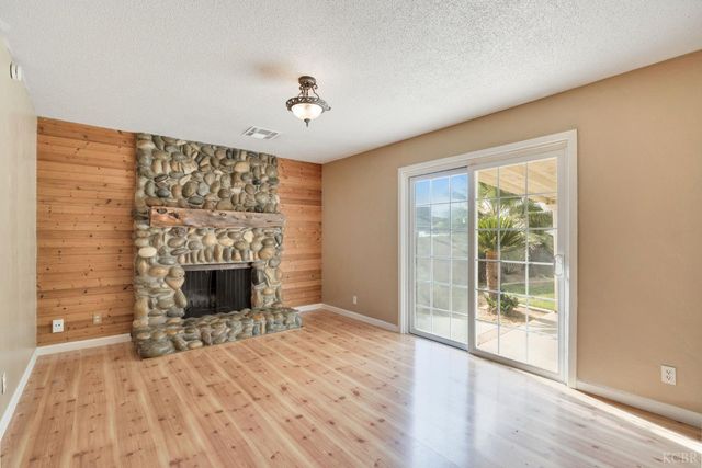 1908 N Waukena Way, Hanford, CA 93230