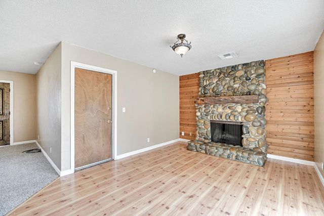 1908 N Waukena Way, Hanford, CA 93230