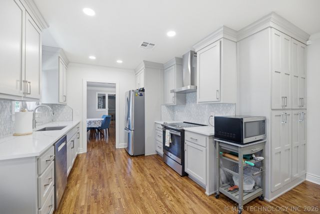 804 S Jamestown Avenue, Tulsa, OK 74112