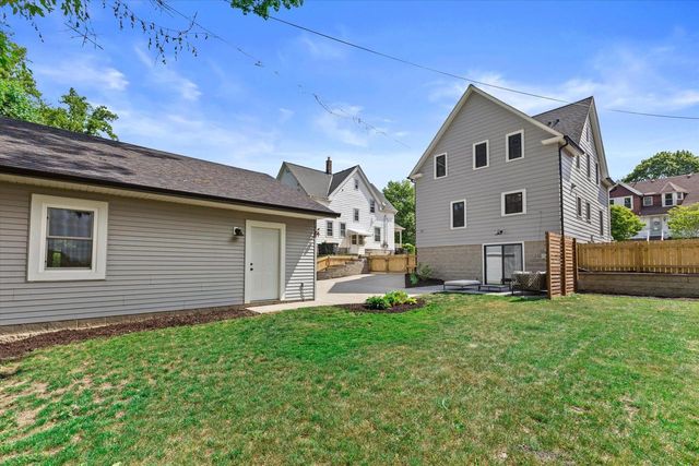 1505 St Charles STREET, Wauwatosa, WI 53213