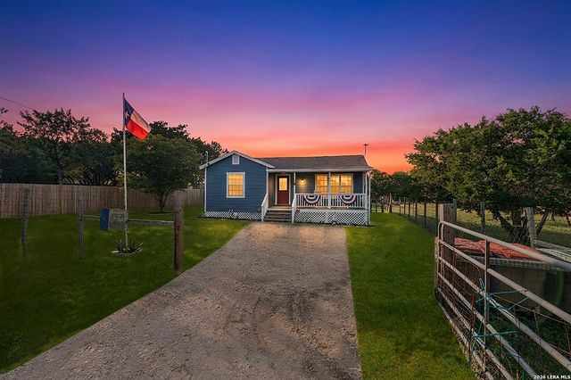 1283 Rocky Creek Dr, Canyon Lake, TX 78133