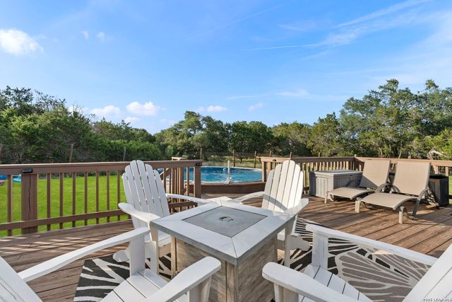 1283 Rocky Creek Dr, Canyon Lake, TX 78133