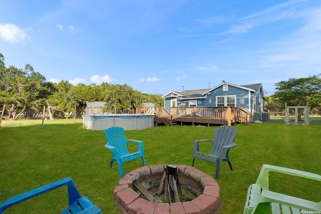 1283 Rocky Creek Dr, Canyon Lake, TX 78133