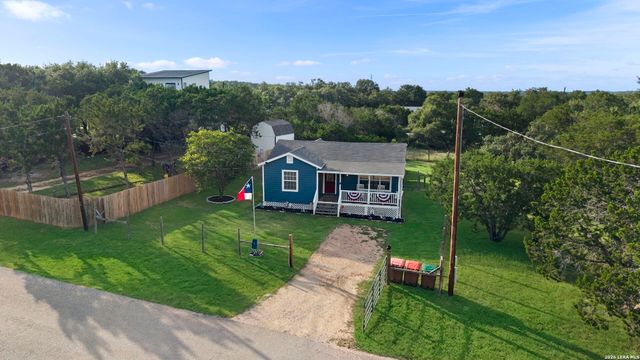 1283 Rocky Creek Dr, Canyon Lake, TX 78133