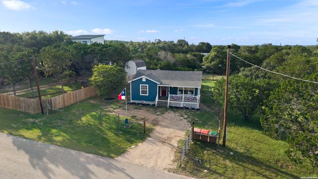 1283 Rocky Creek Dr, Canyon Lake, TX 78133