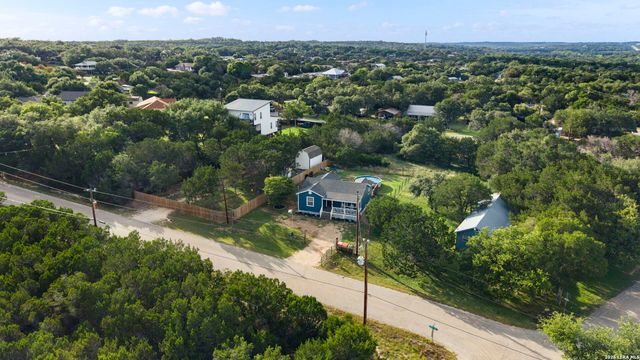 1283 Rocky Creek Dr, Canyon Lake, TX 78133