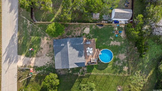 1283 Rocky Creek Dr, Canyon Lake, TX 78133