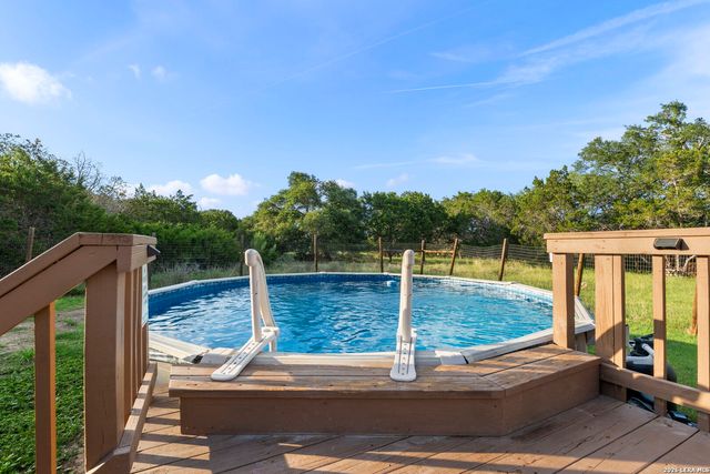 1283 Rocky Creek Dr, Canyon Lake, TX 78133
