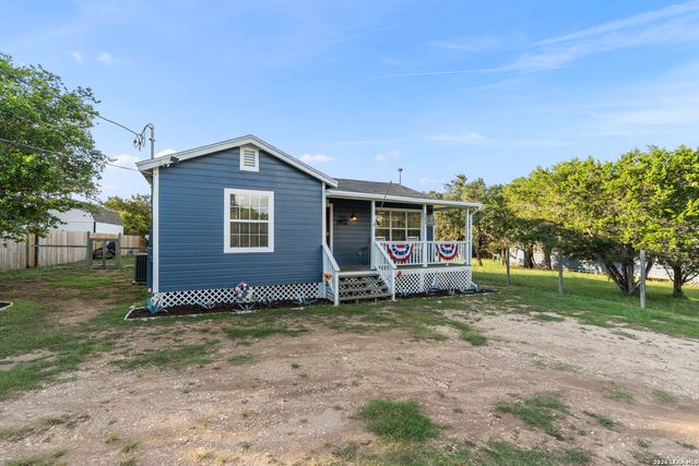 1283 Rocky Creek Dr, Canyon Lake, TX 78133