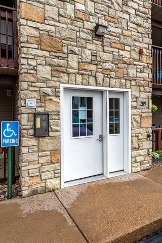 209 E Price Street 301, Eldridge, IA 52748