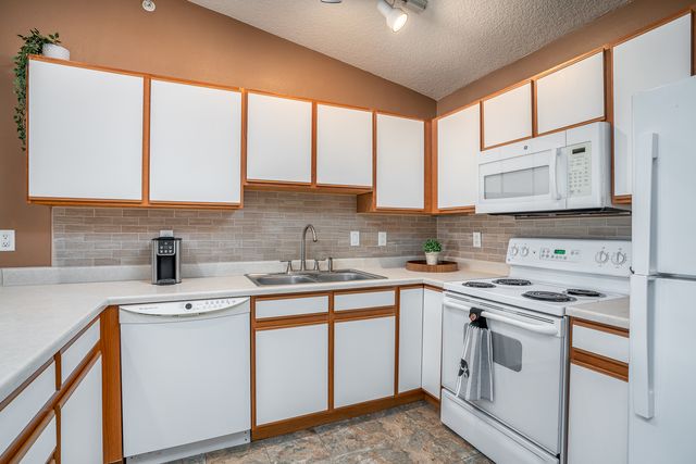 209 E Price Street 301, Eldridge, IA 52748