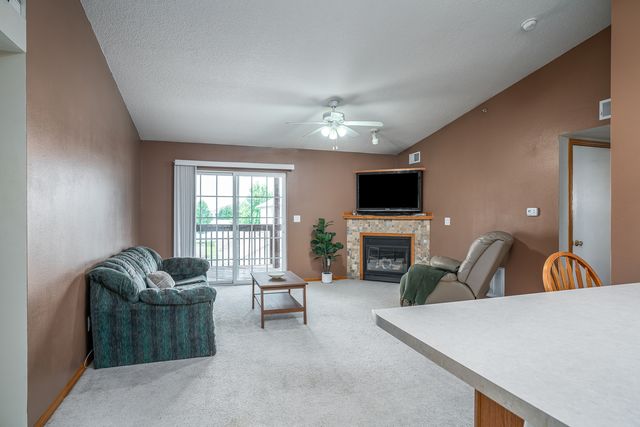 209 E Price Street 301, Eldridge, IA 52748