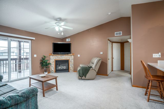 209 E Price Street 301, Eldridge, IA 52748