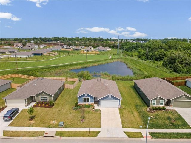 513 SE Carson Drive, Blue Springs, MO 64014