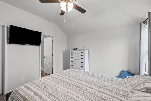 513 SE Carson Drive, Blue Springs, MO 64014