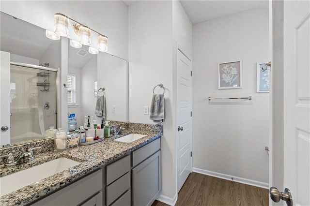513 SE Carson Drive, Blue Springs, MO 64014
