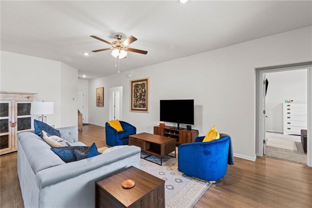 513 SE Carson Drive, Blue Springs, MO 64014